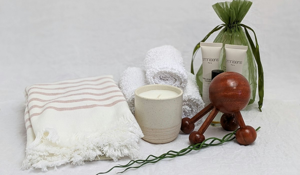 SPA dovanų rinkinys su rankšluosčiais ir žvake
